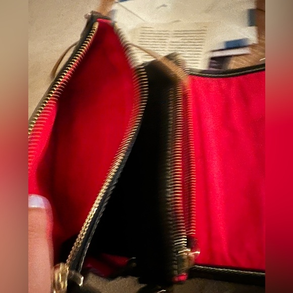 Dooney & Bourke crossbody bag - Picture 3 of 3